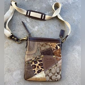 COACH SWINGPACK  CROSS BODY PURSE/BAG PATCH DESIGN